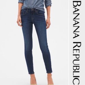 NWOT Banana Republic • Dark Wash Skinny Jeans